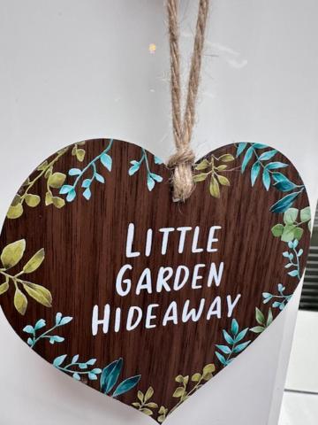 Bed and Breakfast The Little Garden Hideaway With Stunning Sea Views And Garden Холихед Экстерьер фото
