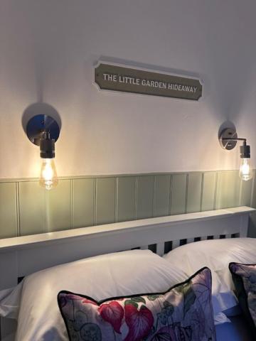 Bed and Breakfast The Little Garden Hideaway With Stunning Sea Views And Garden Холихед Экстерьер фото