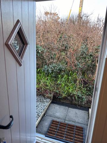 Bed and Breakfast The Little Garden Hideaway With Stunning Sea Views And Garden Холихед Экстерьер фото