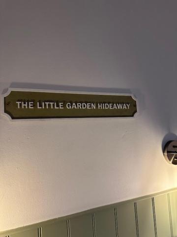 Bed and Breakfast The Little Garden Hideaway With Stunning Sea Views And Garden Холихед Экстерьер фото