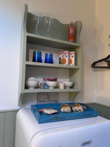 Bed and Breakfast The Little Garden Hideaway With Stunning Sea Views And Garden Холихед Экстерьер фото