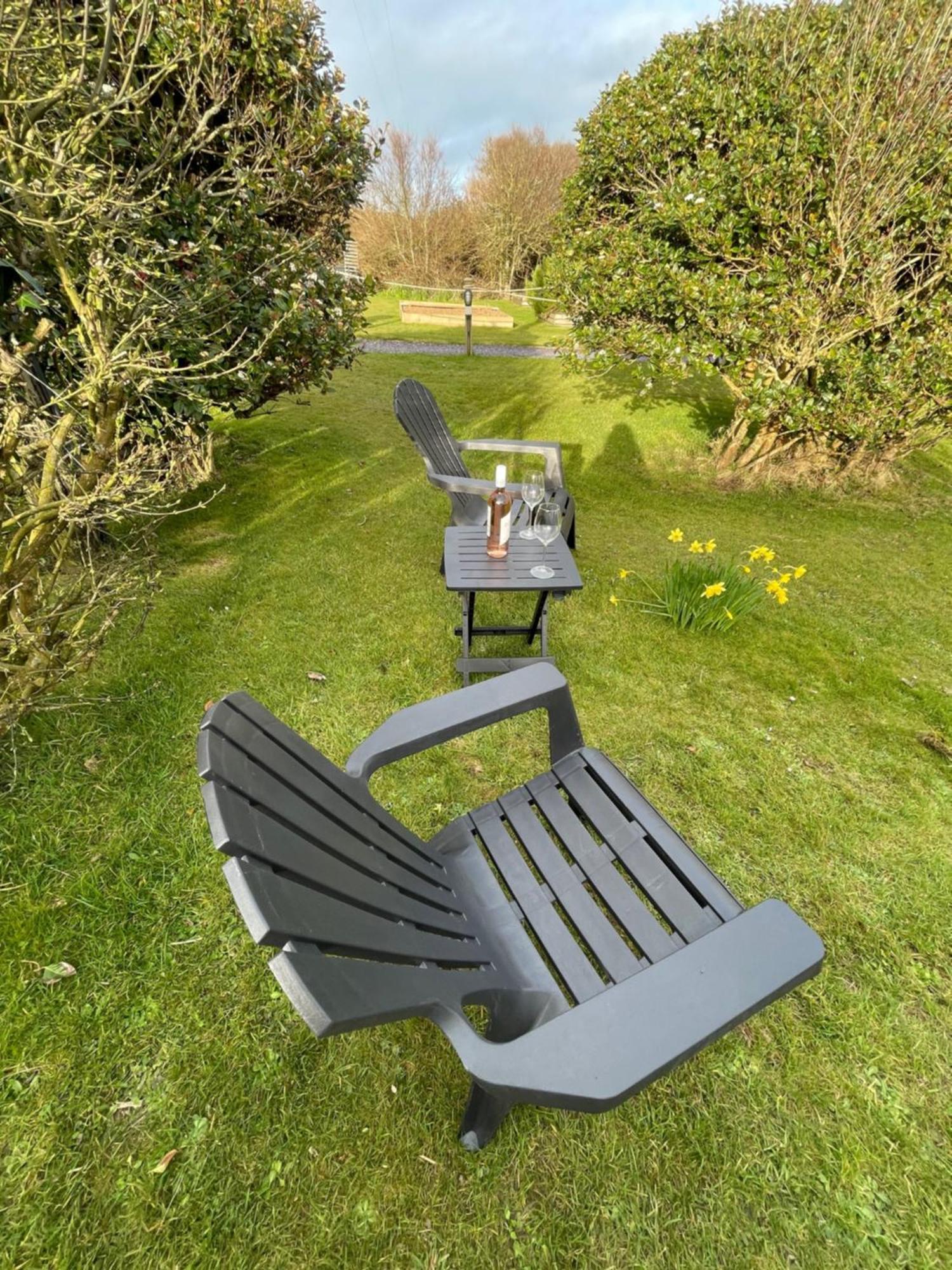 Bed and Breakfast The Little Garden Hideaway With Stunning Sea Views And Garden Холихед Экстерьер фото